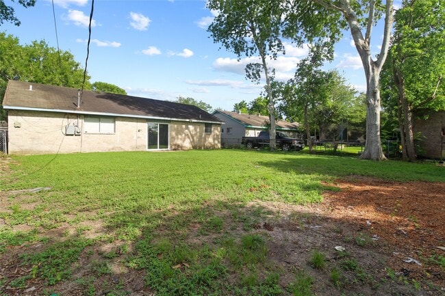 Building Photo - 15423 Campden Hill Rd