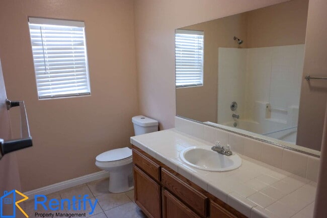 Building Photo - Cute 3/2 SW home in a Cul-de-Sac.