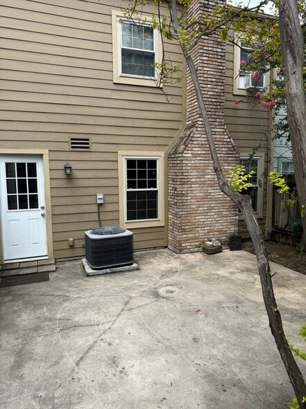 Building Photo - 2207 Lotus Blossom St