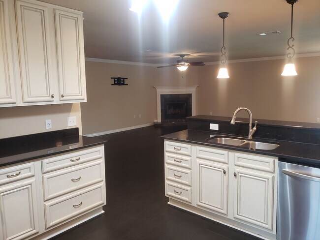 Building Photo - 3 bedroom in Sound Hammock Navarre!!