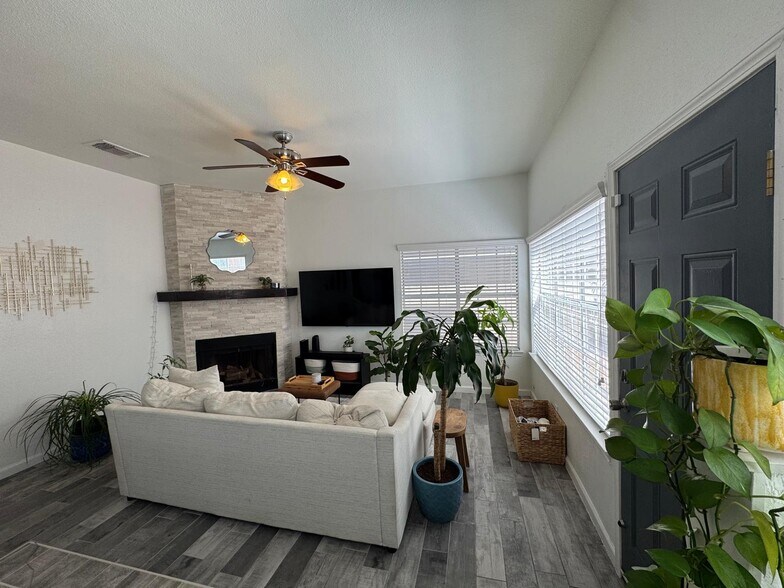 Building Photo - 22 Cross Cyn