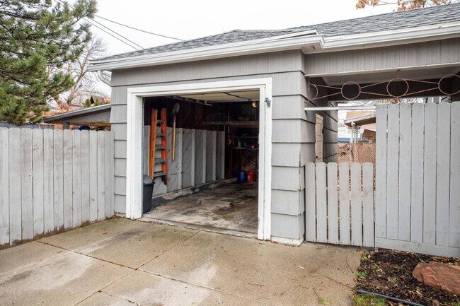 Building Photo - 1636 Parkway Ave