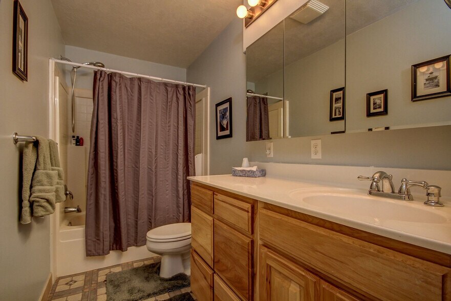 Building Photo - 575 S 60 E