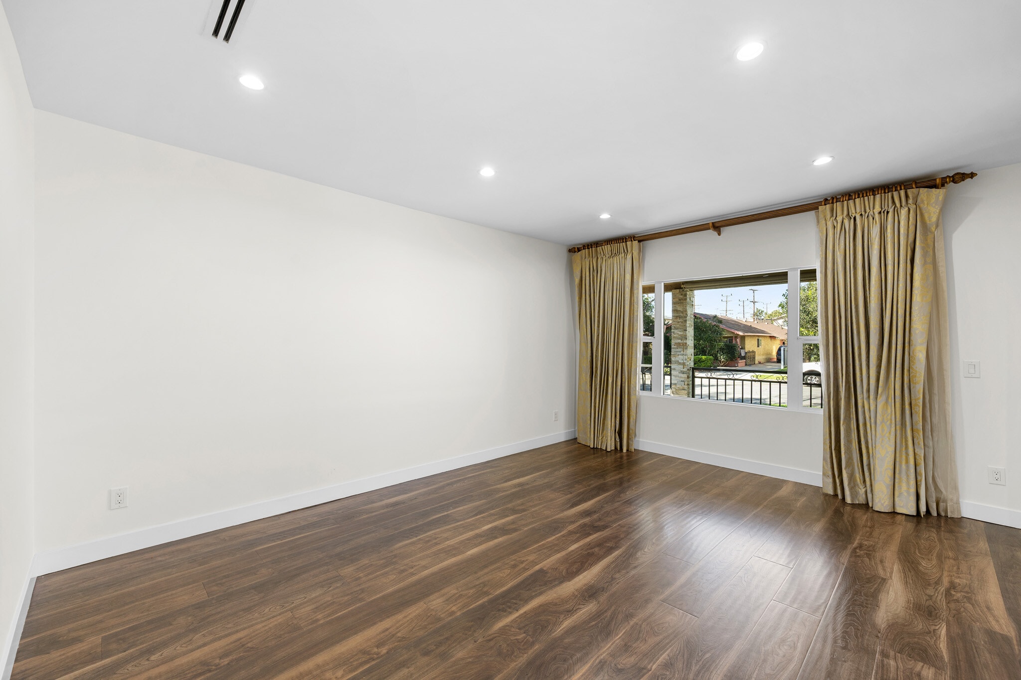 Building Photo - 1016 Linden Ave