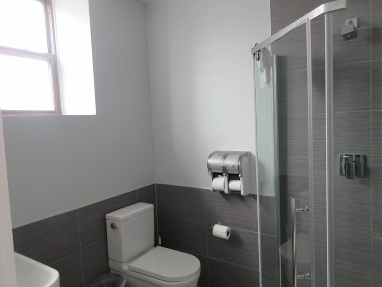 Building Photo - 245 W North Ave