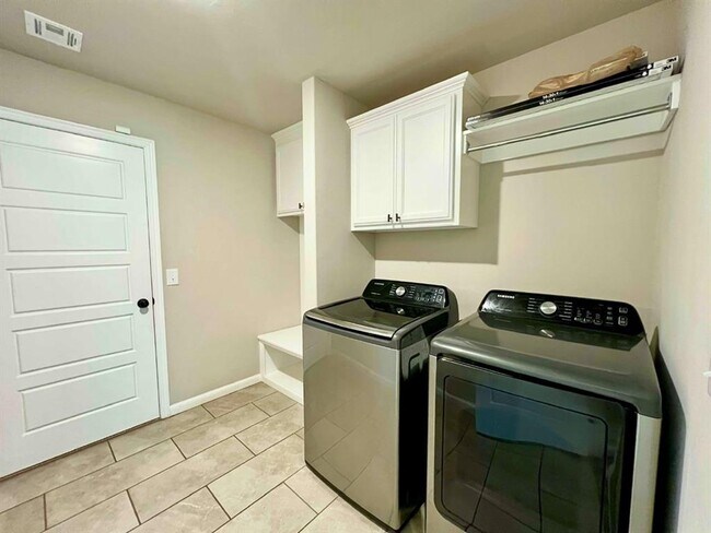 Building Photo - 1121 SW 140th St