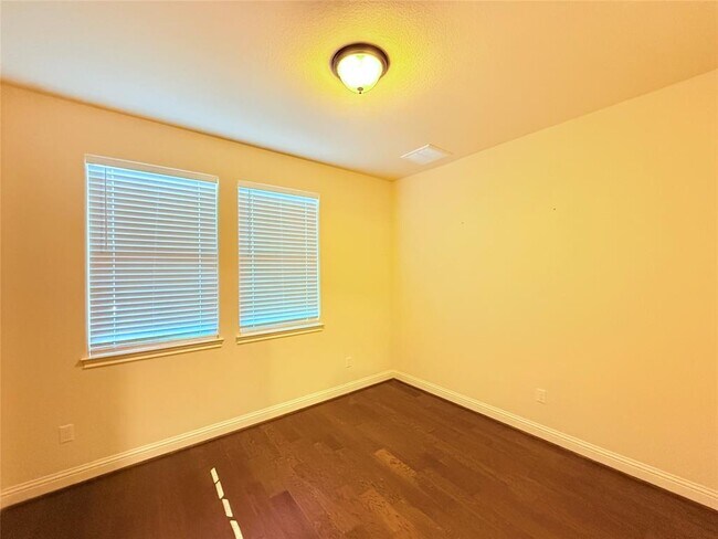 Building Photo - 2505 Amur Dr