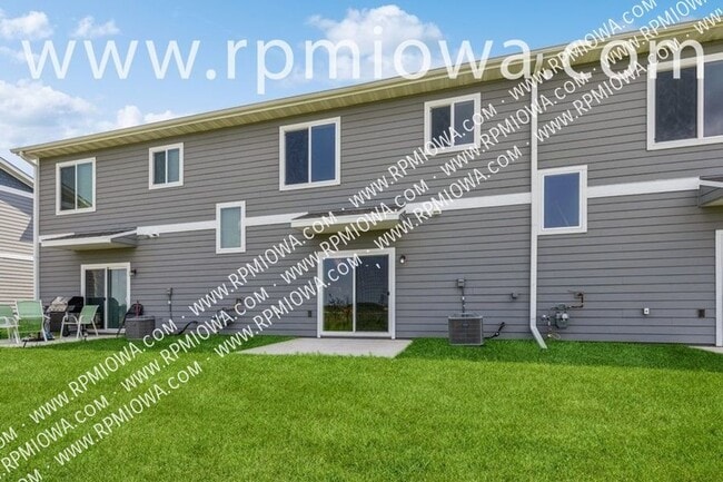 Building Photo - AWESOME LOCATION!! 3 Bedroom, 2.5 Bathroom...