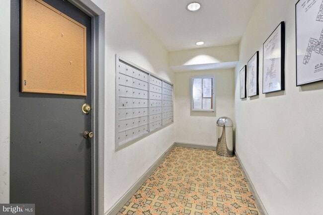 Building Photo - Spacious 1BR/1BA in Fabulous Cathedral Hei...