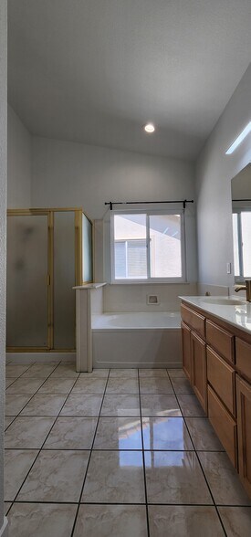 Building Photo - 2231 Aquatic Ct
