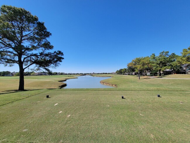 Building Photo - Welcome home to this charming 4-bedroom, 3-bathroom brick house in the desirable Stone Gate commu...