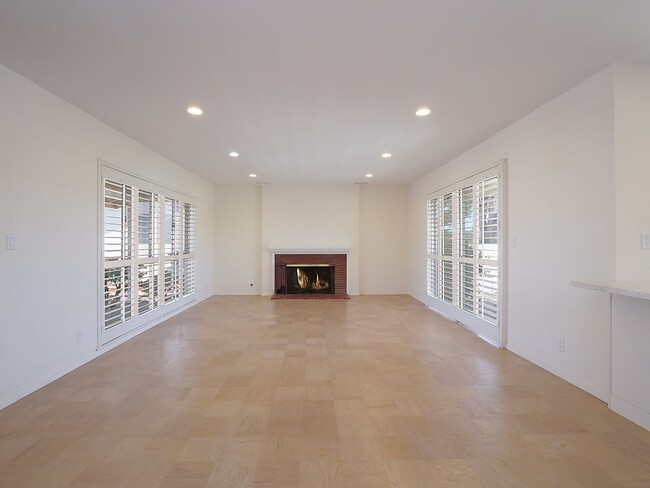 Building Photo - 27665 Longhill Dr