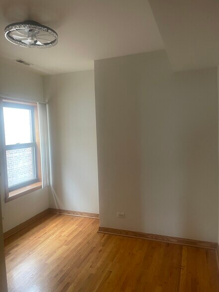 Building Photo - 8742 S Harper Ave