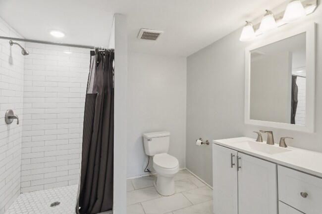 Building Photo - 502 W 48th St