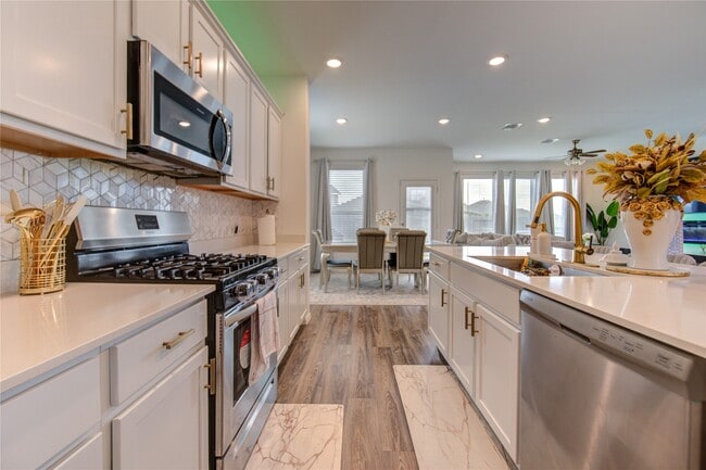Building Photo - 26627 Ledgemont Dr