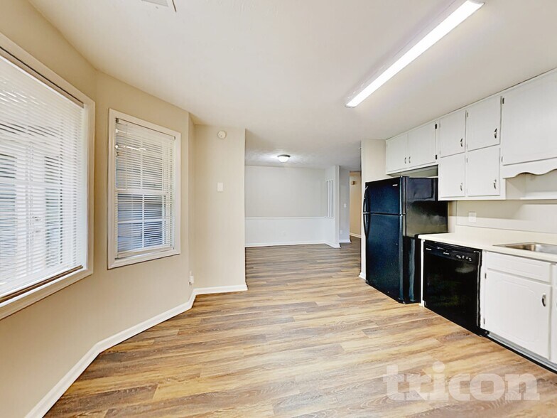 Building Photo - 211 Robin Ln