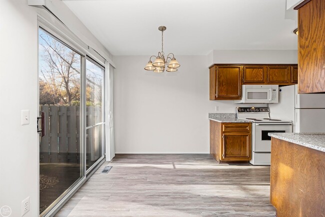 Building Photo - 24597 N Meadow Dr