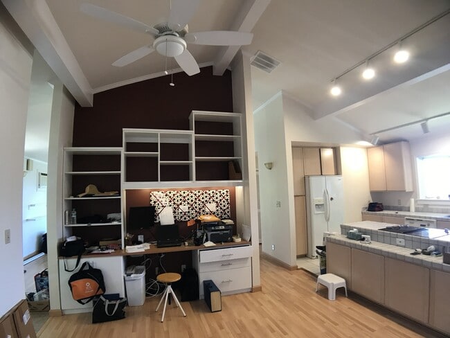 Building Photo - Kaimuki Wilhemina Rise gated home! Spectacular ocean views, garage parking.
