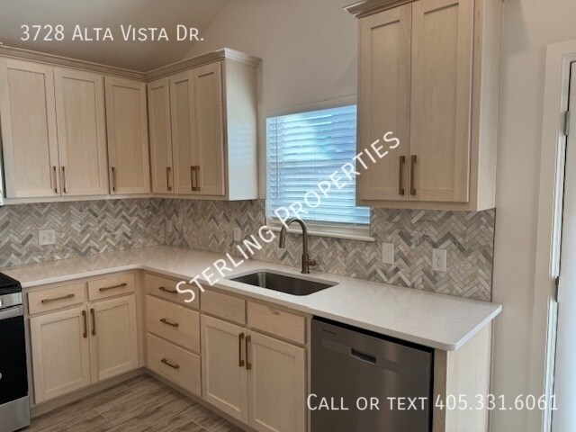 Building Photo - 3728 Alta Vis Dr