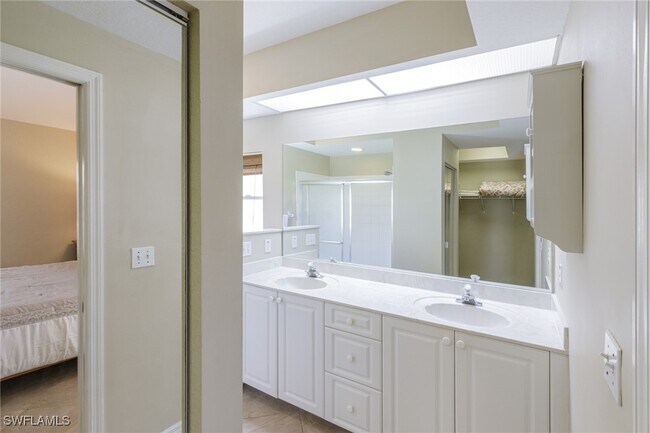 Building Photo - 5502 Greenwood Cir