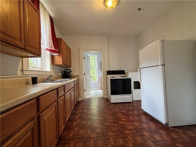 Building Photo - 211 S Wade Ave