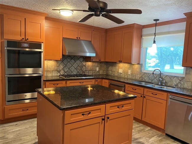 Building Photo - 9614 Greenwillow Dr