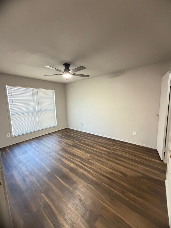 Building Photo - 10001 Westpark Dr