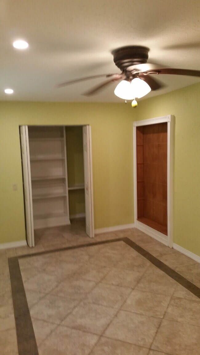 Building Photo - 3 Bed / 2 Bath Home in Venice - Rent with ...