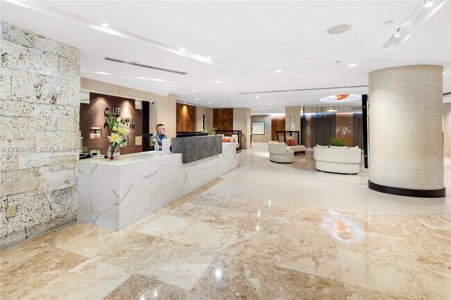 Building Photo - 2555 Collins Ave