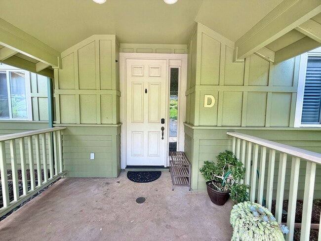Building Photo - Partially Furnished 3 Bedroom / 2.5 Bathroom Townhome for Rent in Iliahi at Kehalani!