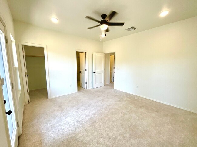 Building Photo - 1202 Mystic Dr