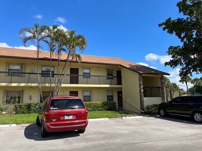 Building Photo - 2 Bedroom Condo in Winding Lake - Sunrise ...