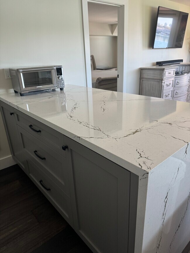 Building Photo - 686 Port Dr