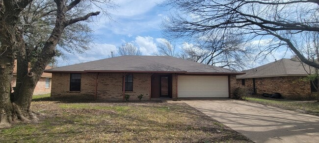 Primary Photo - Charming and move-in ready! 3 Bedroom hous...