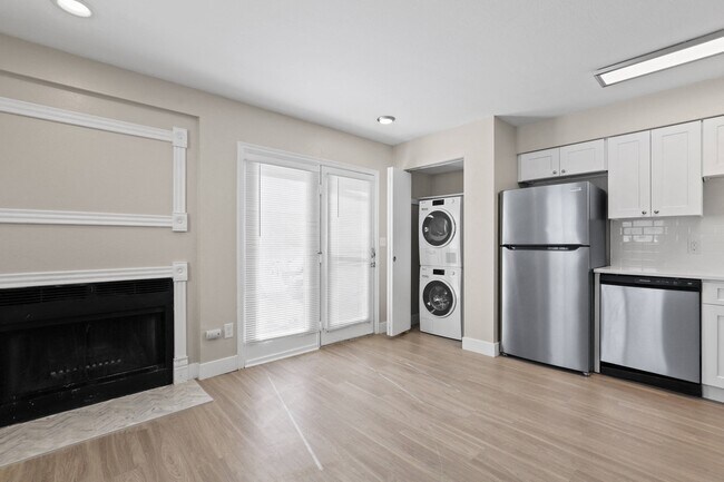 Building Photo - 3075 Broadway St