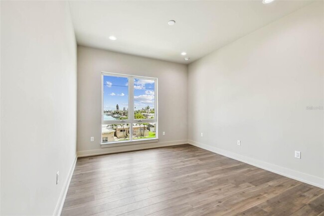 Building Photo - 344 Capri Blvd