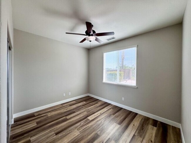 Building Photo - Oversized 5 bedroom Copper Canyon Murrieta...