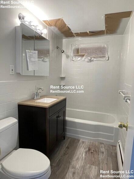 Building Photo - 98 Moreland St