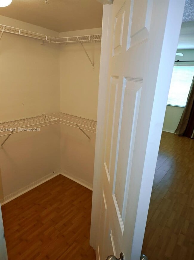 Building Photo - 2586 Centergate Dr