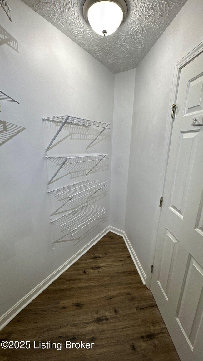 Building Photo - 3905 Handley Ave