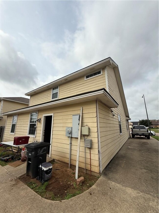 Building Photo - 2493 Horse Shoe Dr