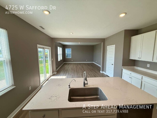 Building Photo - 4725 W Safford Dr