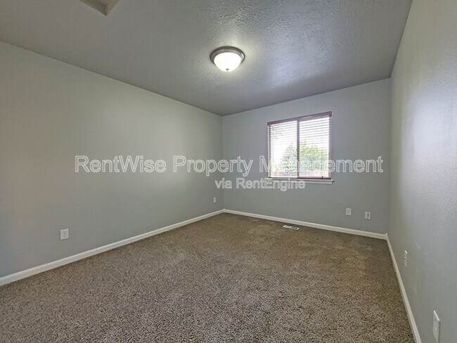 Building Photo - 575 W Elias St