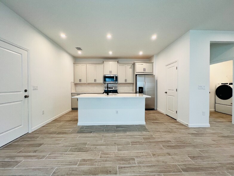 Building Photo - 11616 Sunsail Ave