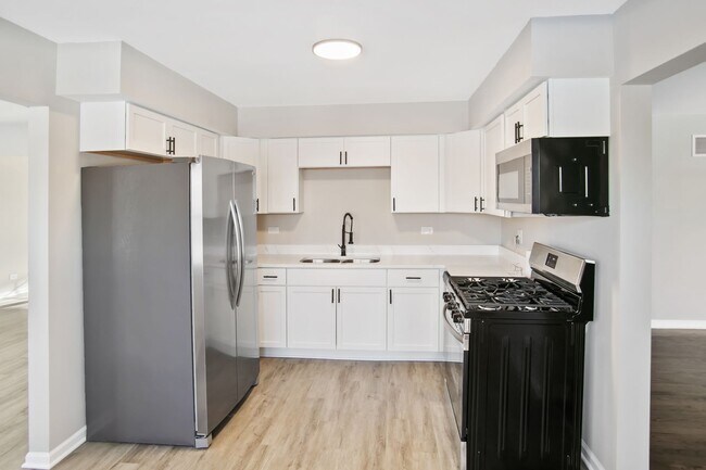 Building Photo - Renovated 4-Bedroom Home in Olympia Fields