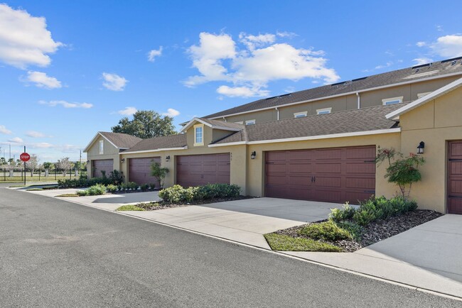 Building Photo - Savannah Park 3 bedroom townhouse