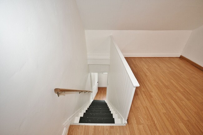 Building Photo - South Side 3BR - Simple, Solid, Ready