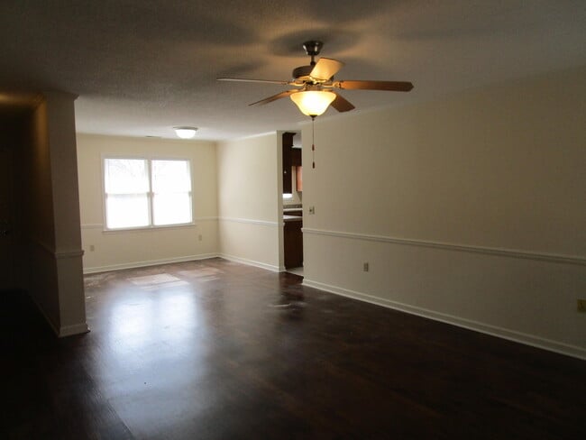 Building Photo - 110 Delorme Ct