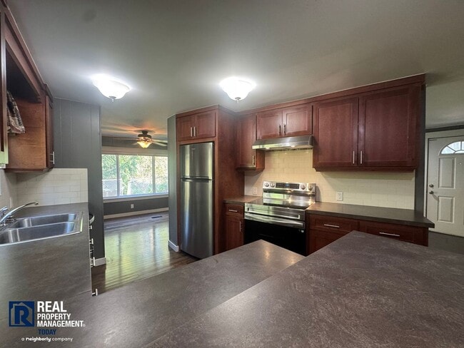 Building Photo - 2 Bed / 2 Bath Home with 4-Car Garage, Large Yard & RV Parking in Graham!