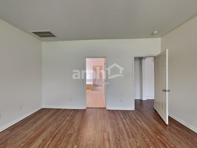 Building Photo - 2610 Dawn River Ln